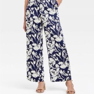 a new day Navy and White light weight  Floral Wide Leg pull on Pants small